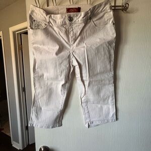 White Cropped Jeans with Embellished Pocket